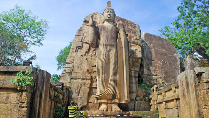Avukana Budha Srilanka